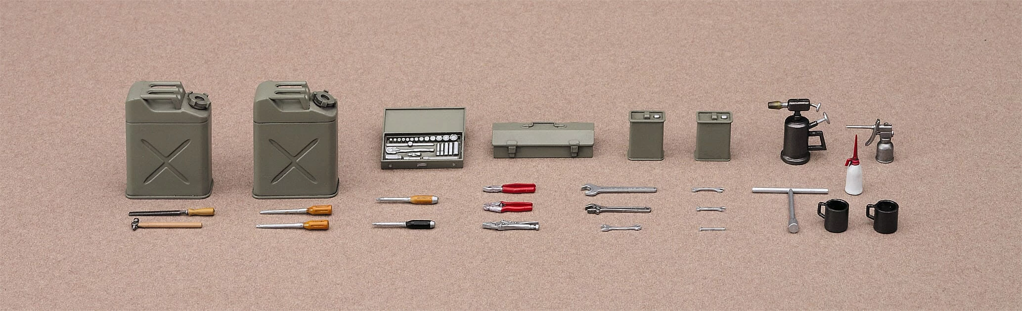 Maschinen Krieger MK02 1/20 Ma.K. Figure Set A (Mercenary Troops' Arms Cold District Maintenance Soldiers) Model Kit 3 Maschinen Krieger MK02 1/20 Ma.K. Figure Set A (Mercenary Troops' Arms Cold District Maintenance Soldiers) Model Kit - Image 3